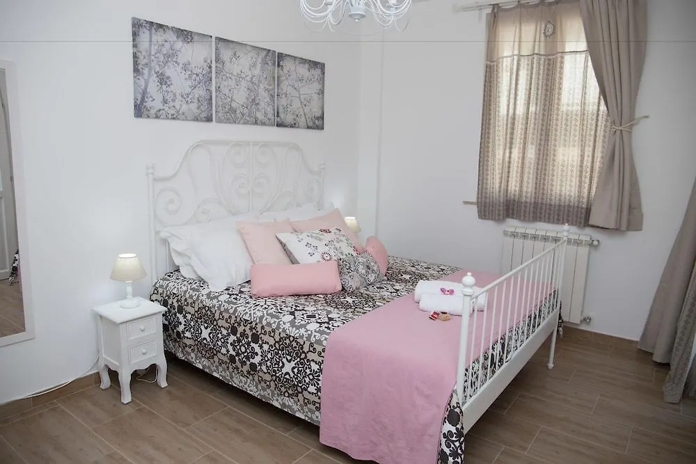 Guest house Dafni - Shabby Chic Guesthouse Ragusa