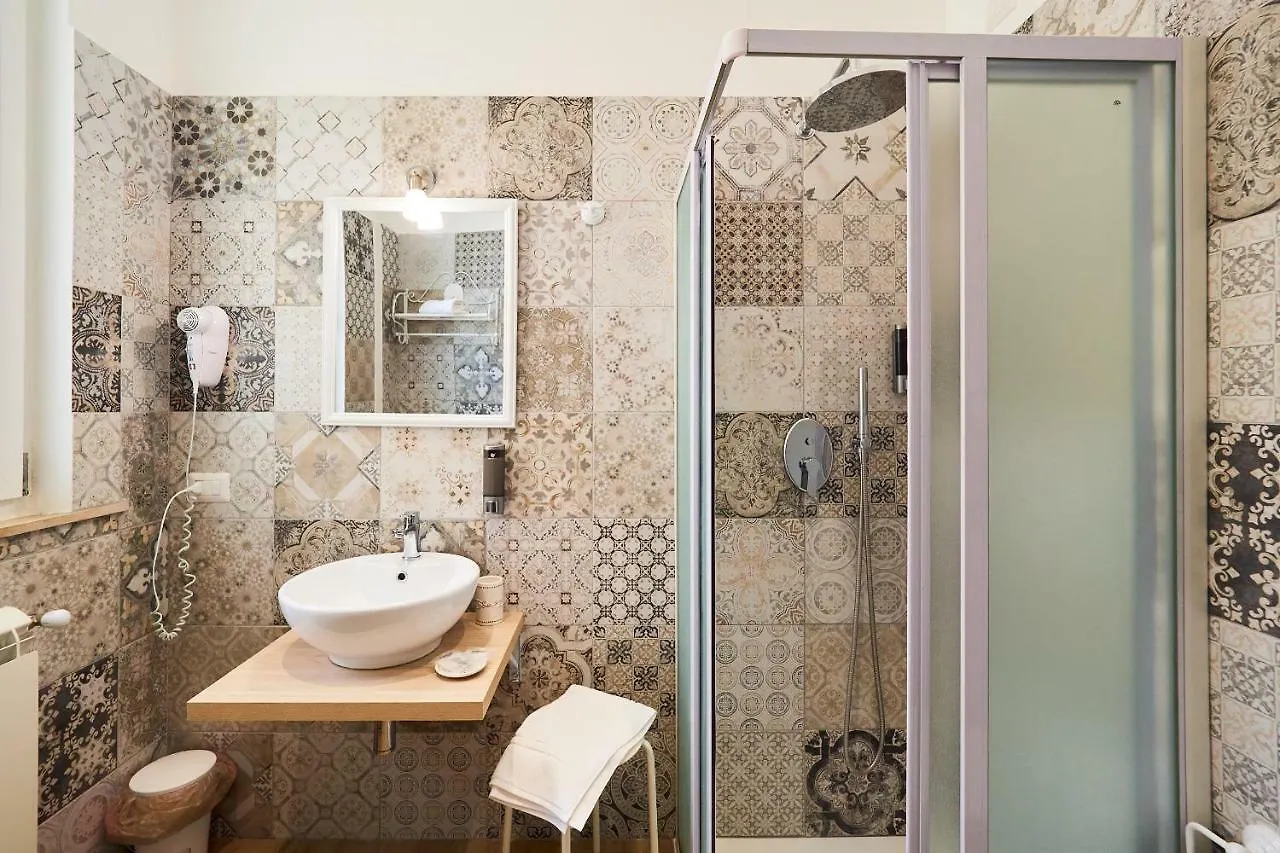 *** Guest house Dafni - Shabby Chic Guesthouse Ragusa Italy